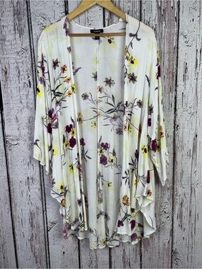 Torrid Plus Size 1/2 Floral Crepe Kimono
Lightweight Open Front 3/4 Sleeves